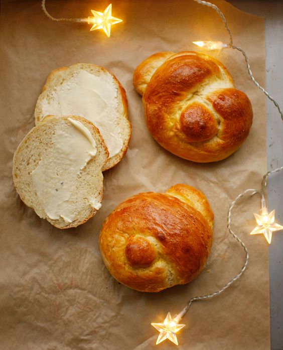 Proste bułeczki węzełki